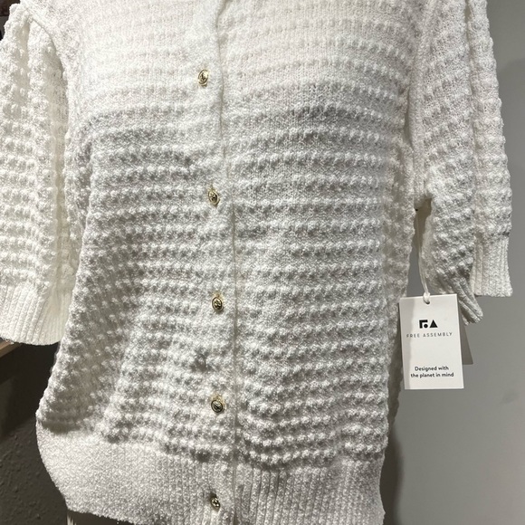 White Textured Knit Blouse with 3/4 Sleeves - Picture 4 of 12